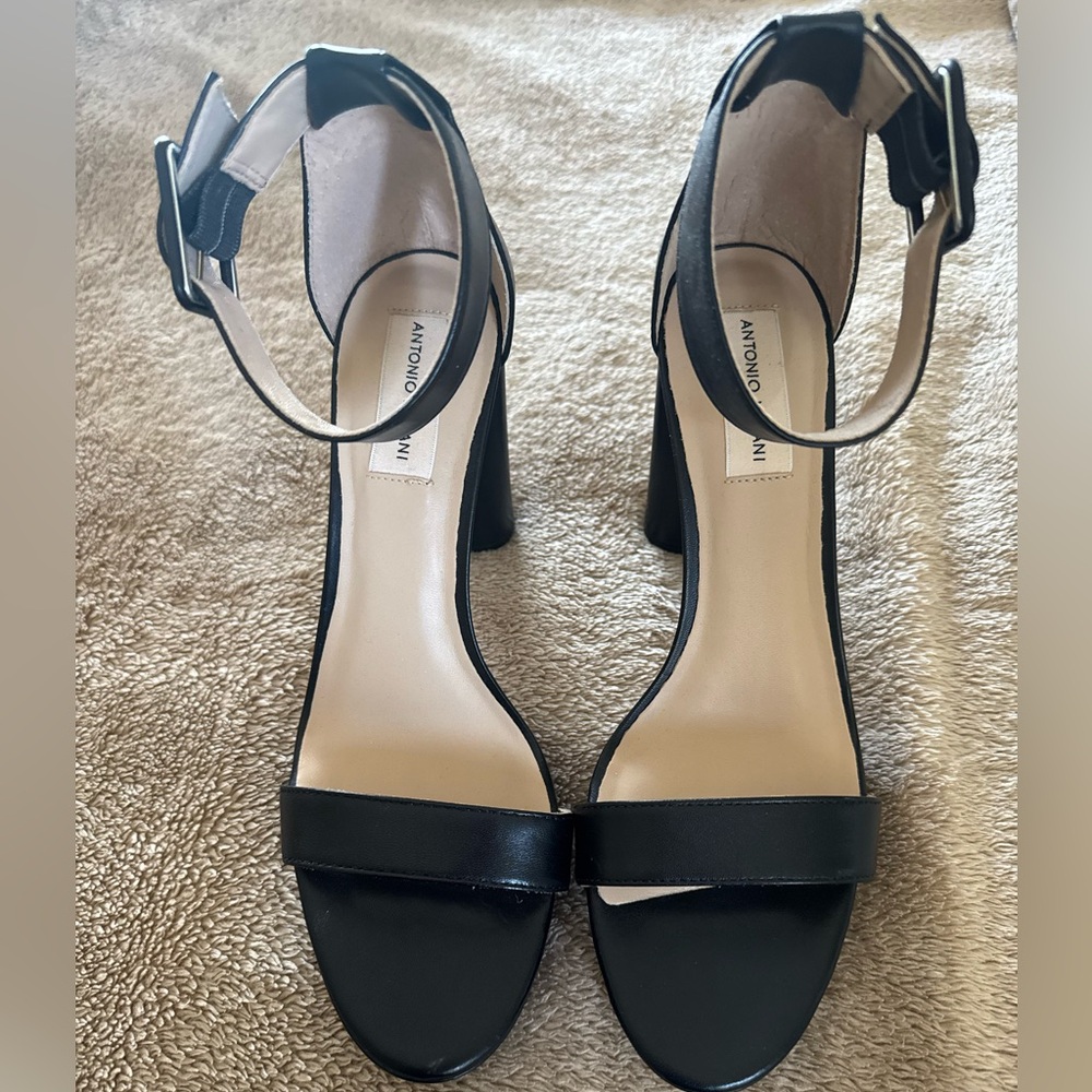 ANTONIO MELANI Black Heeled Sandals/ Never Worn. 9.5- Leather Sole-l